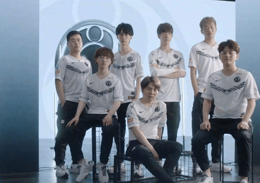 他年轻球员 他年轻球员